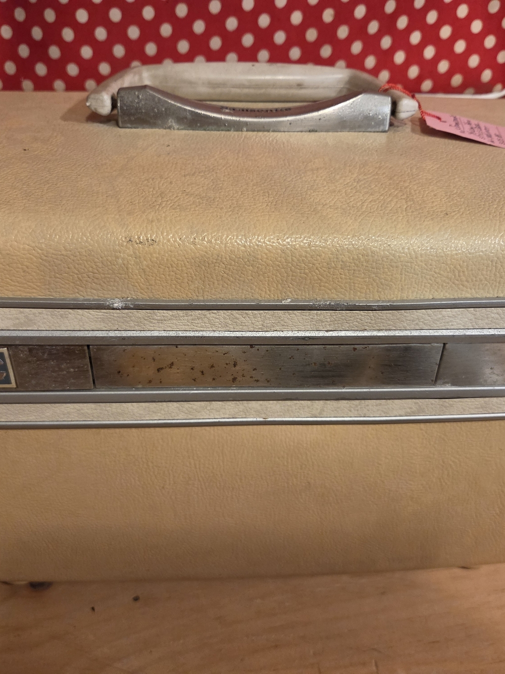 Yellow Vintage Samsonite Silhouette Train Case. **Shows Age**